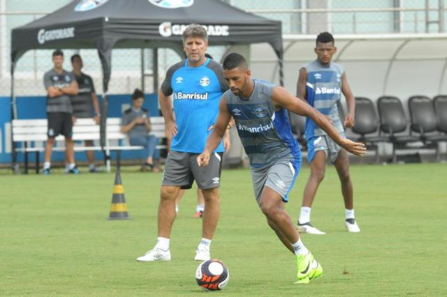 Pedro Rocha treina normalmente, e Michel se encaminha para ser titular do Grêmio contra o Cruzeiro