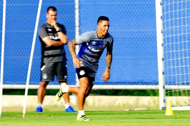 Grêmio apresentará atacante Lucas Barrios na manhã desta quarta-feira