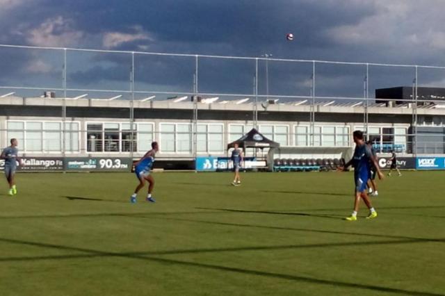 Grêmio mantém mistério sobre time para o Gre-Nal em treino com portões fechados