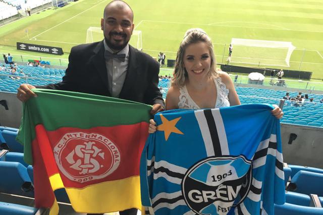 Noivos fazem ensaio pré-casamento na torcida mista da Arena