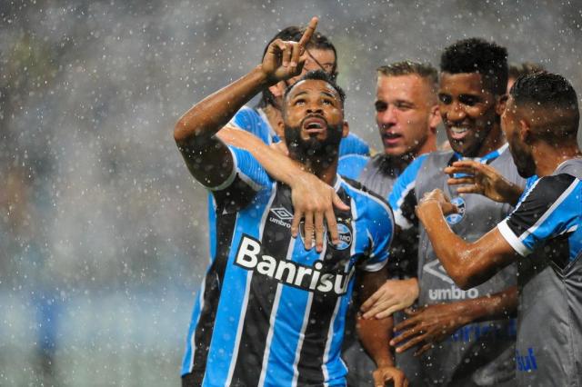 Autor de um dos gols, Fernandinho recordou dica do técnico Renato