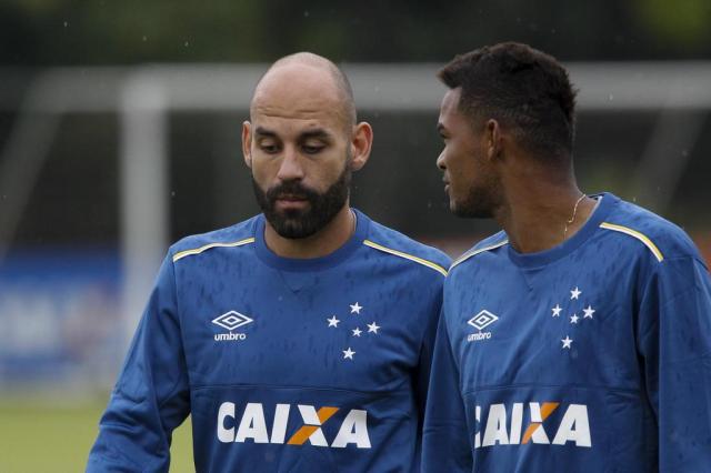 Aos trancos e barrancos, elenco do Grêmio encorpou