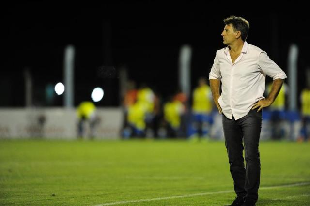 Empate no Vale mostra que Renato tem muito trabalho pela frente