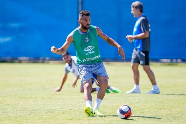 Maicon será reavaliado em treino do Grêmio neste domingo