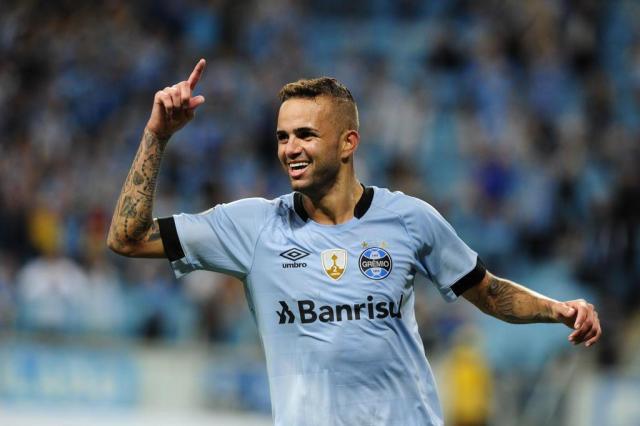 Luan se torna o terceiro maior artilheiro do Grêmio ainda em atividade