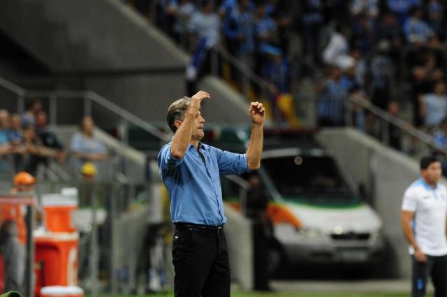 Renato reclama de queda de desempenho do Grêmio: No segundo tempo deu soninho