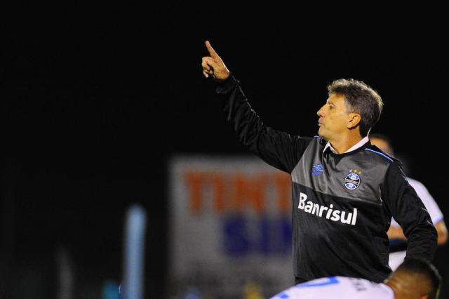 Renato lamenta erros do Grêmio: Não podemos dar tanto mole. A bola pune