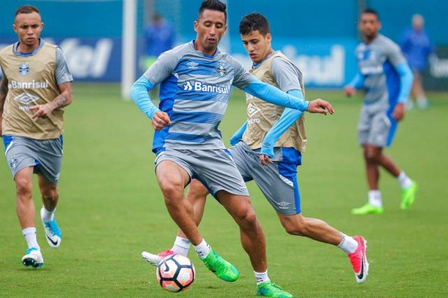 Lucas Barrios vira opção em jogo que pode aproximar Grêmio das oitavas da Libertadores