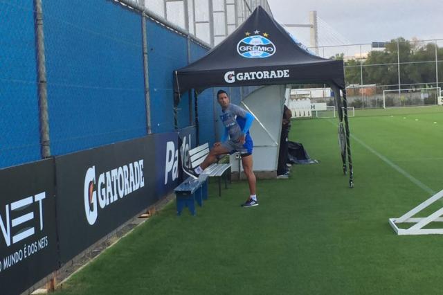 Edílson retorna, mas Barrios é poupado de treino com bola no Grêmio