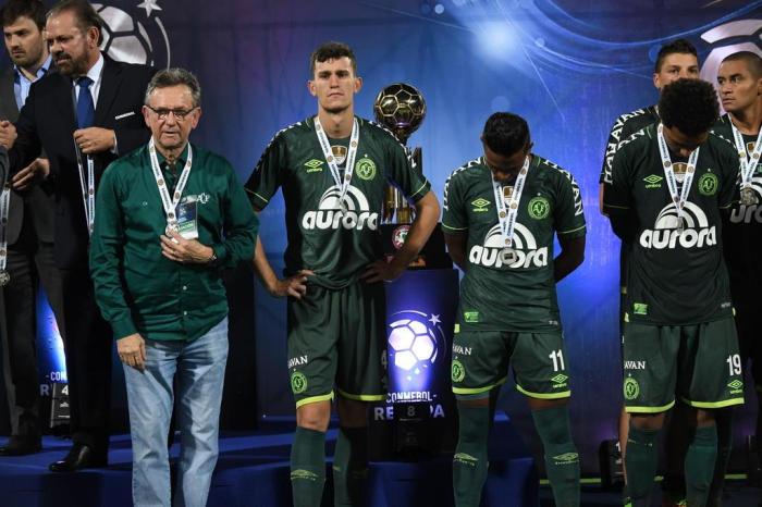 Atlético Nacional empata com Cerro e pega Chapecoense na final