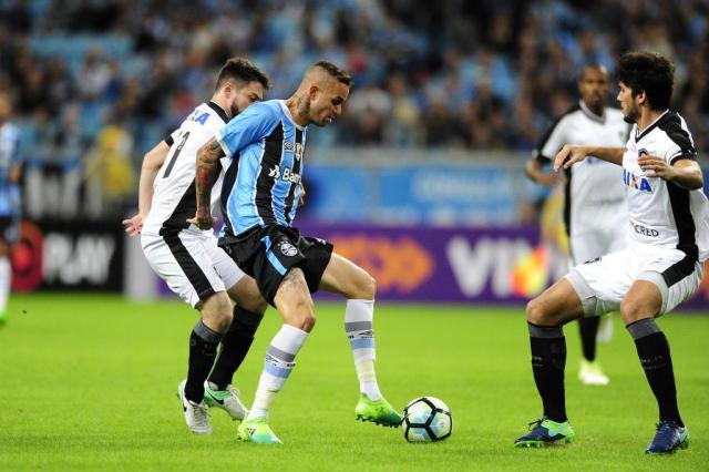 Luan, do Grêmio, lidera ranking de assistências neste Brasileirão