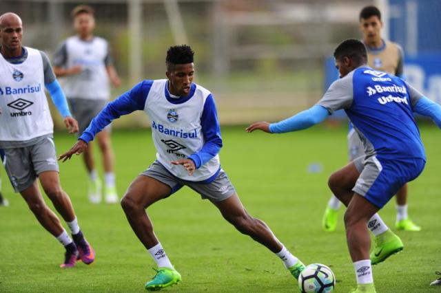 Cortez terá sequência de nove jogos como substituto de Marcelo Oliveira