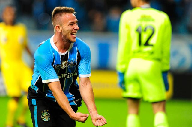 E quando Maicon voltar? Vejo Arthur como titular