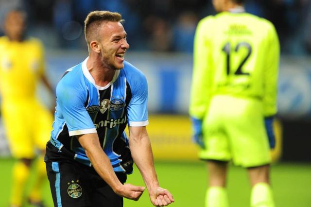 Recuo no segundo tempo e reclamação: como os jornais do RJ viram a vitória do Grêmio