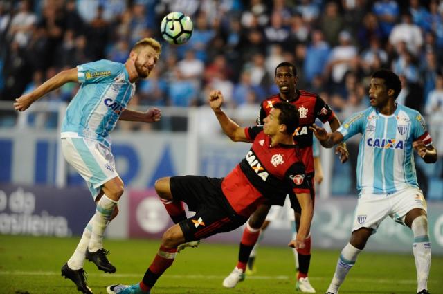 Reunião na segunda-feira pode selar o retorno de Leandro Damião ao Inter