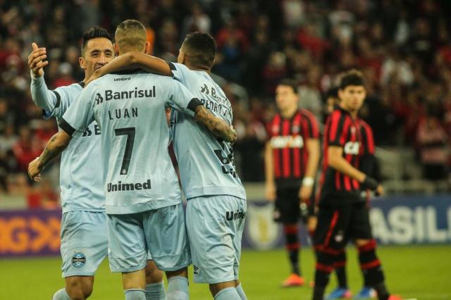 Com ataque fazedor de gols, Grêmio enfrenta Coritiba, na Arena, na luta pela liderança do Brasileirão