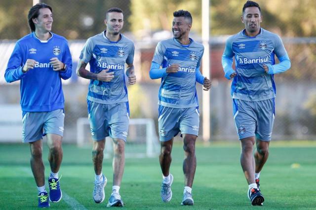 Vídeos, conversas e repouso: a estratégia do Grêmio para suportar 14 partidas em 46 dias