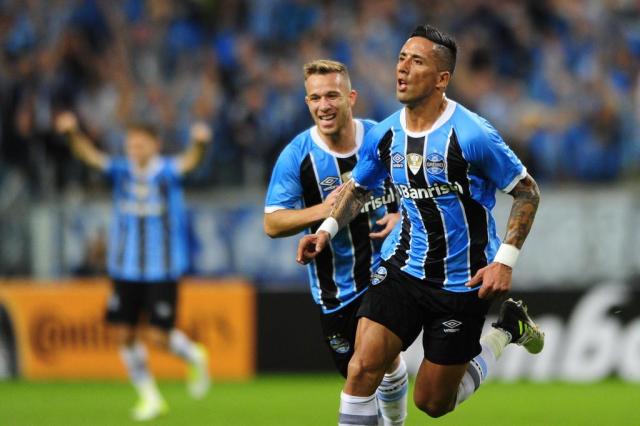 Avassalador, Grêmio goleia Atlético-PR e abre larga vantagem para jogo da volta da Copa do Brasil