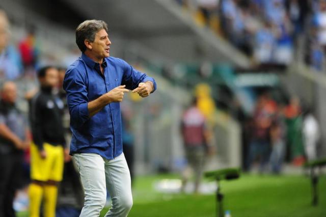 Renato vê acidente de trabalho em derrota e elogia goleiro rival: Herói