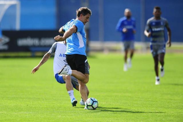 Pedro Rocha fica fora de treino e pode ser desfalque contra o Fla