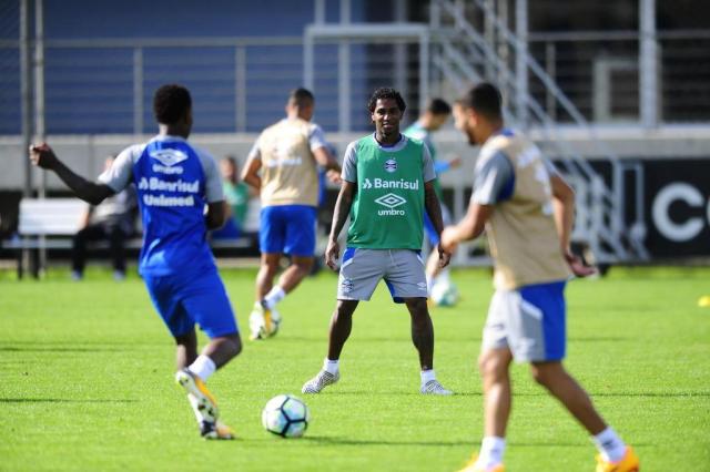 Por problemas particulares, Bolaños fica de fora de jogo com o Flamengo
