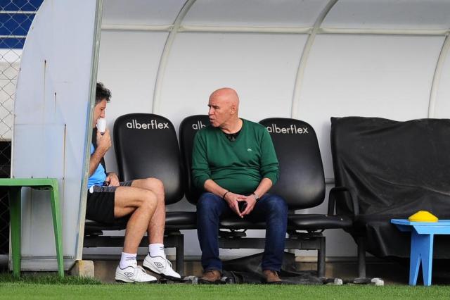 Não há crise no Grêmio, diz Renato após demissão de Valdir Espinosa