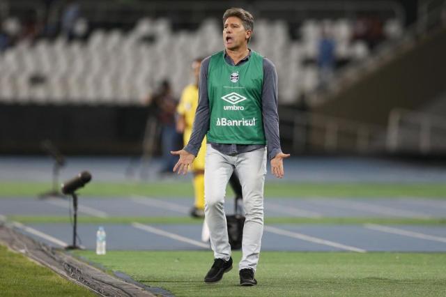 A máquina de errar pênaltis do Grêmio apareceu novamente