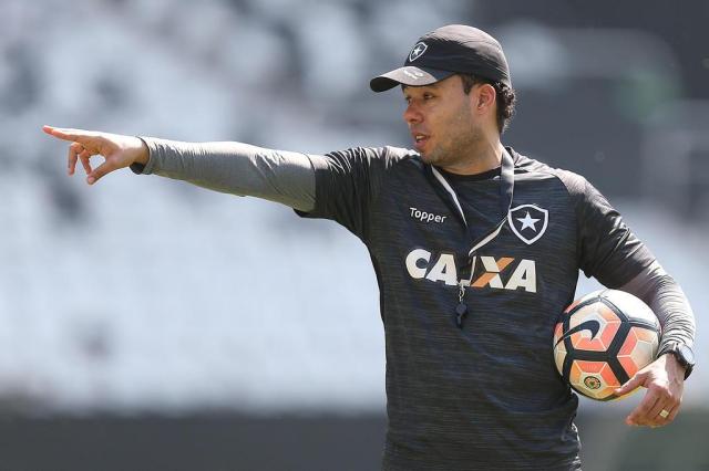 Contra abatimento e de olho no Grêmio: Jair Ventura ataca o Botafogo após eliminação
