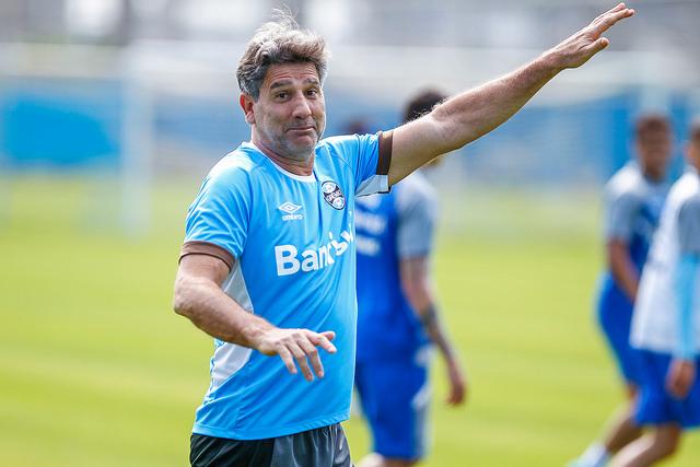 Com Renato em campo e titulares na plateia, Grêmio encerra trabalhos para pegar o Atlético-PR