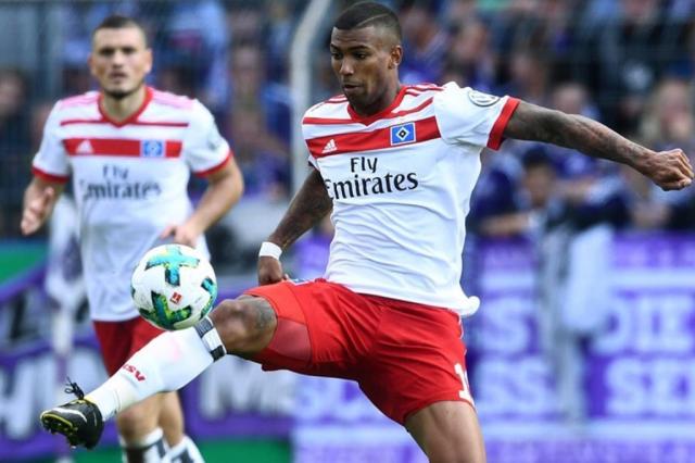 Ex-Grêmio, Walace dá assistência e ajuda Hamburgo a arrancar com vitória no Campeonato Alemão