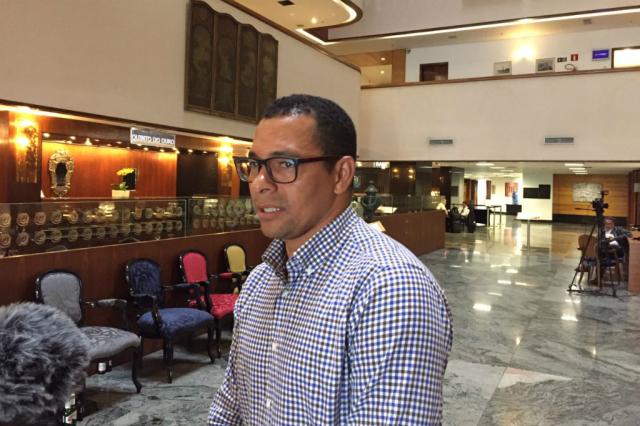 Gilberto Silva visita a concentração em BH e aposta: Acredito no Grêmio