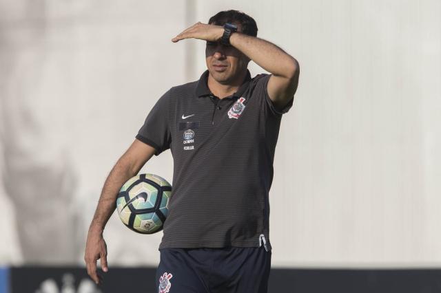 Carille vê Grêmio e mais dois na briga pelo título com o Corinthians