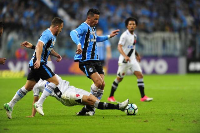 Grêmio encara Vasco em São Januário com portões fechados e tenta manter Corinthians na mira
