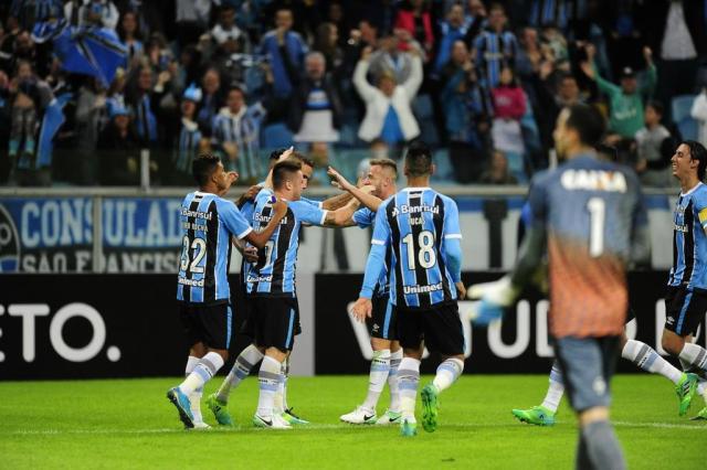 Tite observa Arthur desde a estreia do Grêmio no Brasileirão