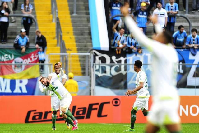 Jogadores do Grêmio lamentam derrota na Arena para a Chapecoense: A gente tentou, mas a bola não entrou