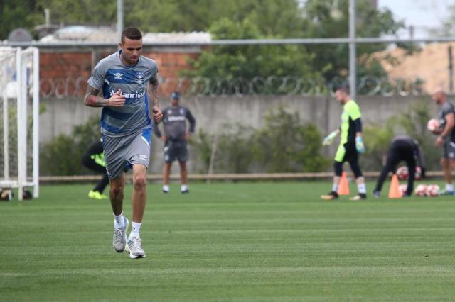 Grêmio treina com portões fechados nesta terça e mantém mistério sobre escalação de Luan